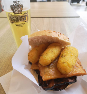 Panino con panelle, cazzilli e melanzane